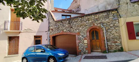 Foto von Dorfhaus mit Garage und Terrasse, Innenausbau zu vollenden Wohnfläche 101 m²