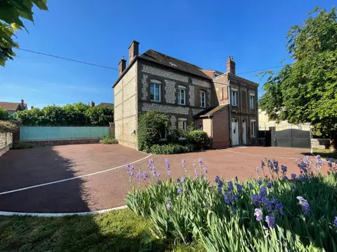 Photo of Magnificent mansion with outbuilding and high-end services