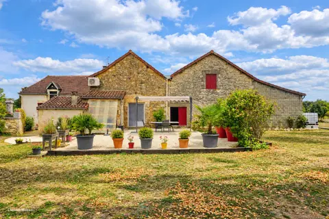 Photo of Former farmhouse nestled in the heart of a green and preserved nature, in the Périgord vert.