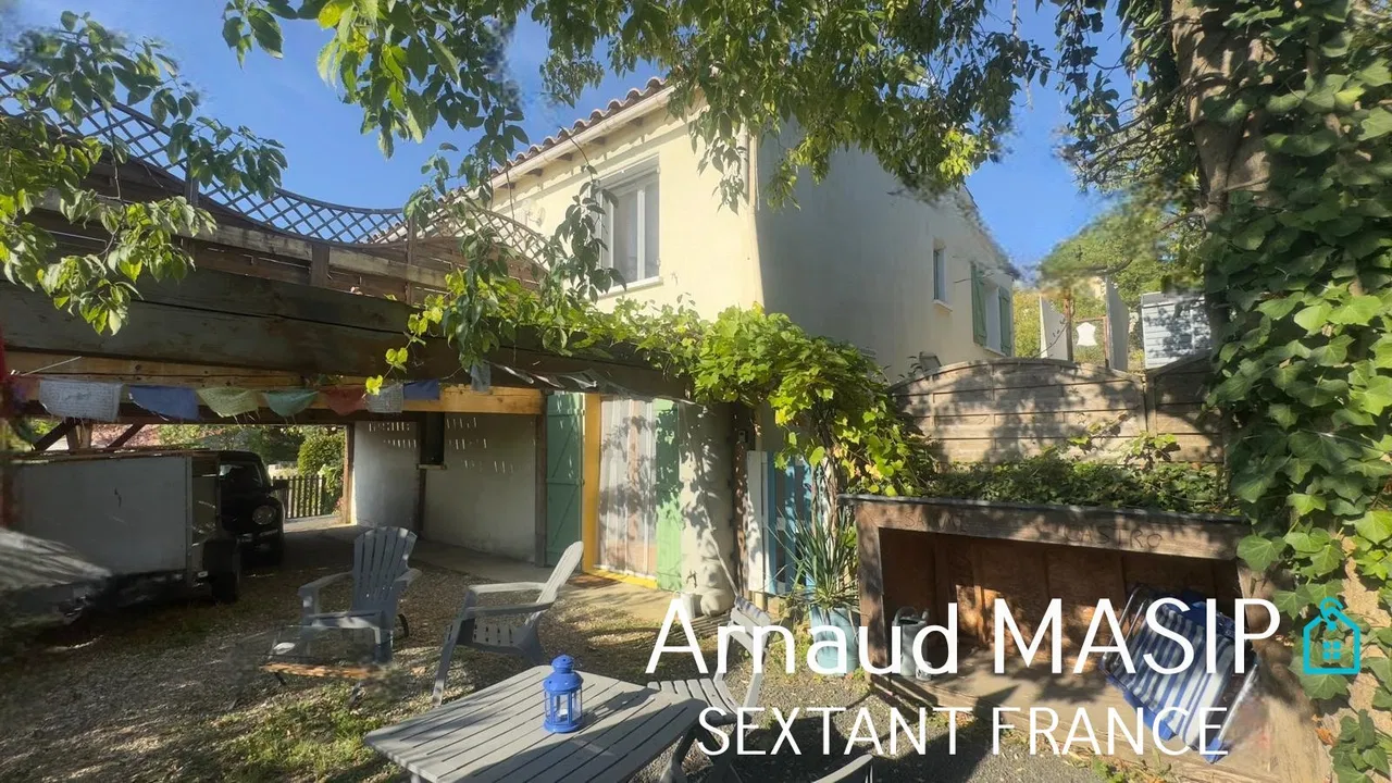 PROPRIETÀ INDIPENDENTE CON UNITÀ ABITATIVA AL PIANO TERRA, GARAGE, GIARDINO, TERRAZZE, BELLE VISTE APERTE