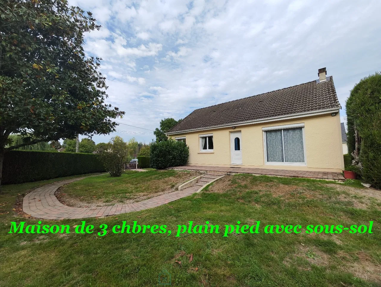 8 km South of Lisieux, single-storey house