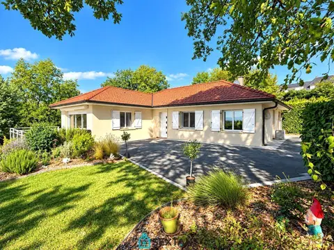 Photo of Villa 5 pièces de 130 m² avec vue exceptionnelle sur le Mont-Blanc - 01220 - Grilly - 875.000 €