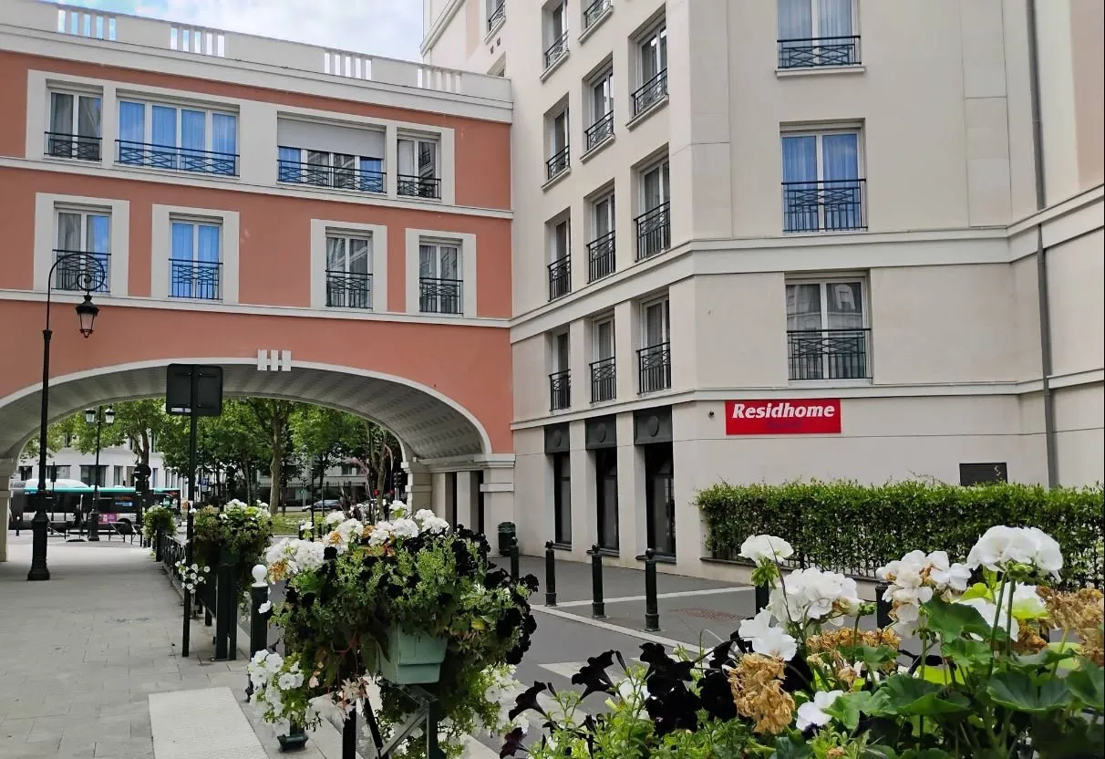 RENTAL INVESTMENT – PUTEAUX – Residhome Business Residence Puteaux La Defense**** – 5.5% return.