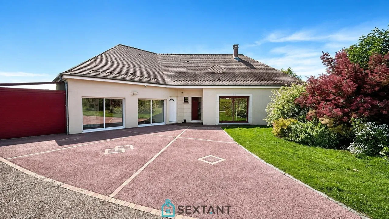 CONTEMPORANE EENLAAGS WONING – 250 M² WONINGRUIMTE – 3.300 M² PERCEEL – ENERGIELABEL B