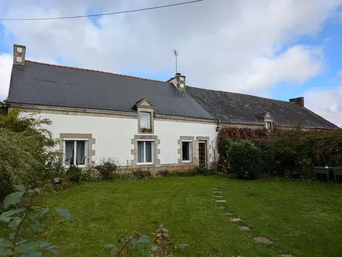 Photo of maison en pierre · LOCMINE