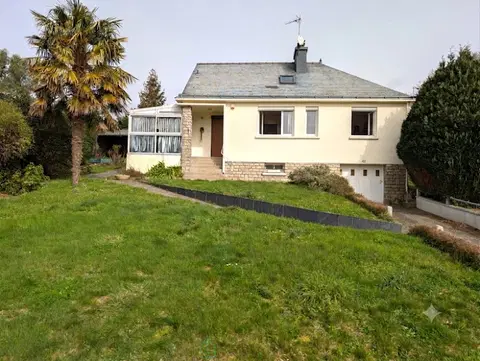 صورة لـ Maison sur sous-sol complet sur 880 m2 de terrain