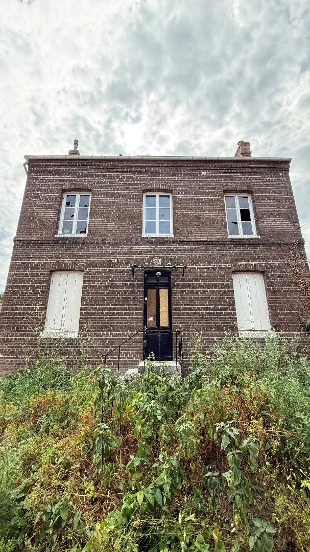 GREAT POTENTIAL – Stone house to renovate – 110 m² – 200 m² plot – Grand-Couronne.