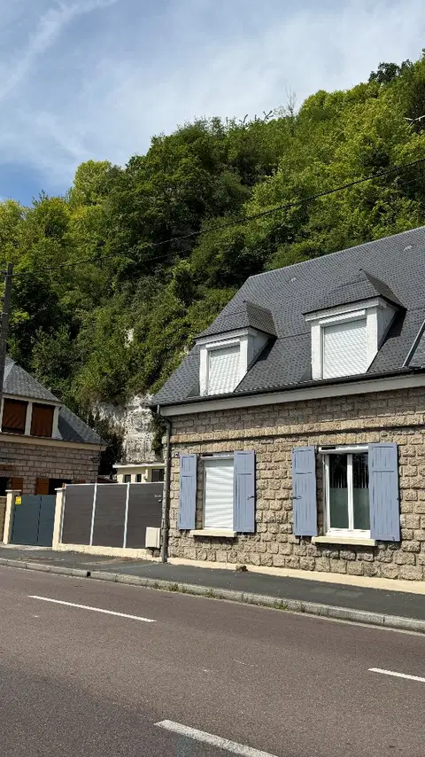 Photo of Charming semi-detached house with an unusual layout in the heart of Orival, on the banks of the Seine.