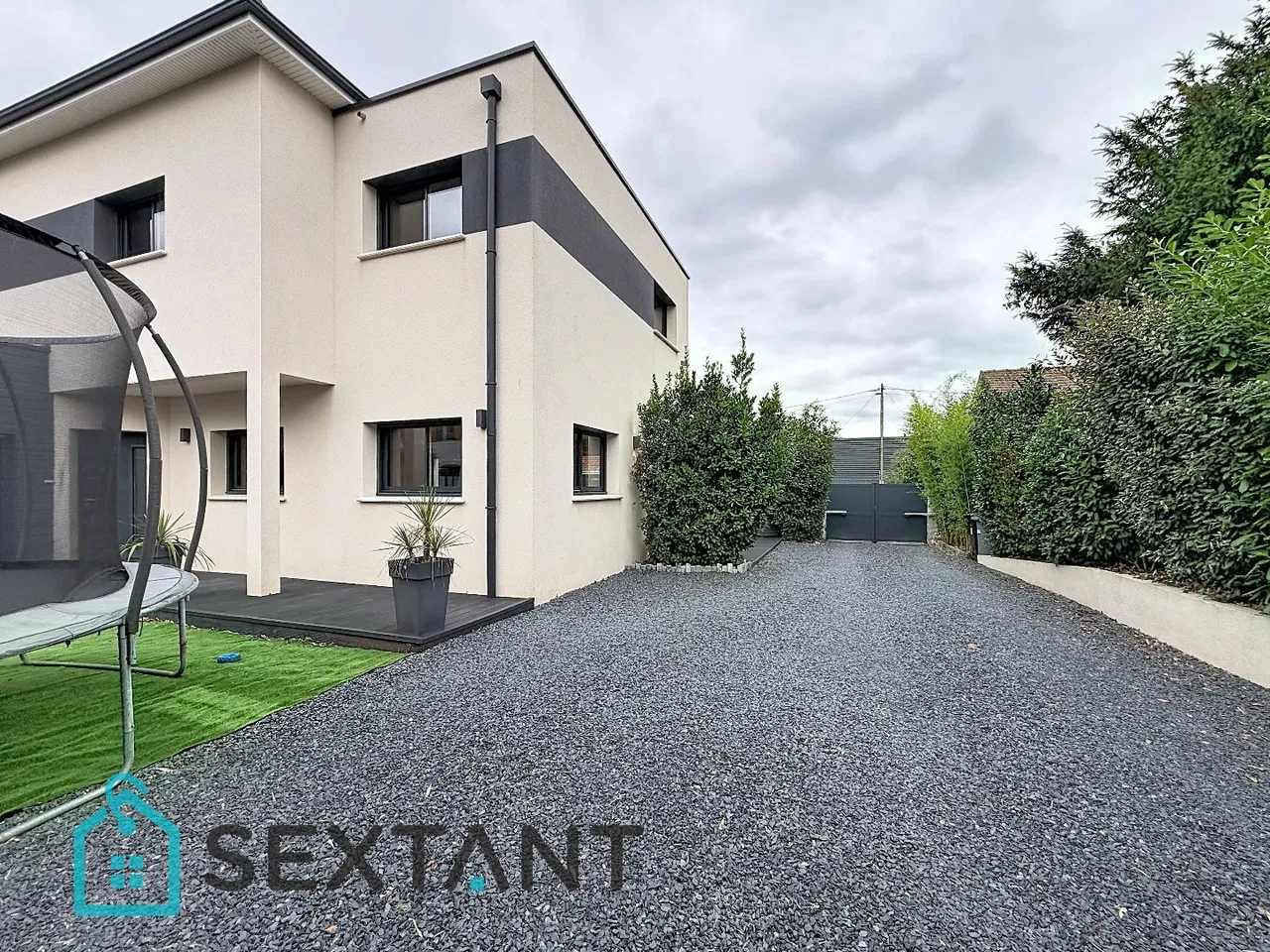Contemporary house of 160 m 2