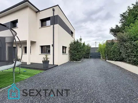 Photo of Contemporary house of 160 m 2