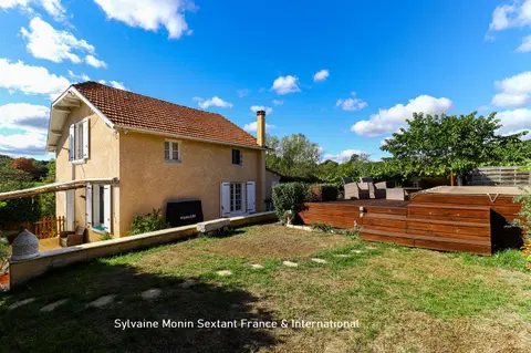 Foto von Renoviertes Haus mit 3 Schlafzimmern, Swimmingpool und eingezäuntem Grundstück von 2240 m2
