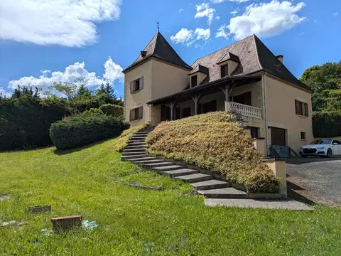 Photo of Authentic Périgord Stone House with Panoramic Valley Views, Close to Shops and Amenities.