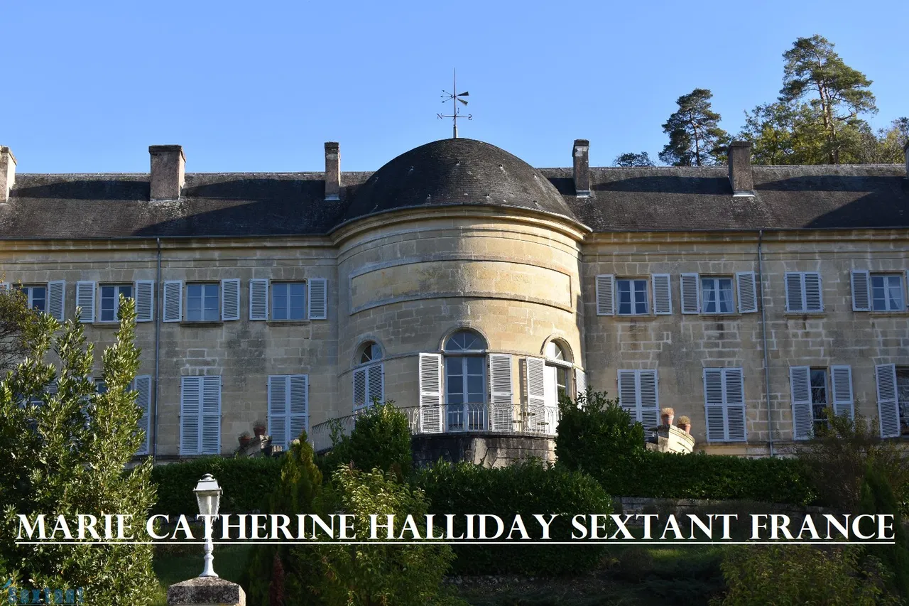 Exceptional 19th-Century Château with 10 Bedrooms and 9-Hectare Park — Dordogne