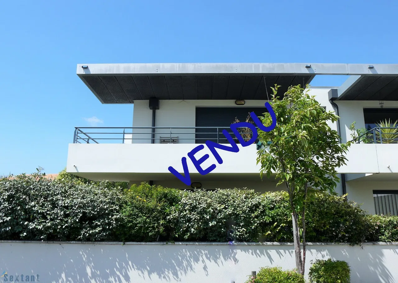 1 Bedroom apartment, 40m2, with terrace.