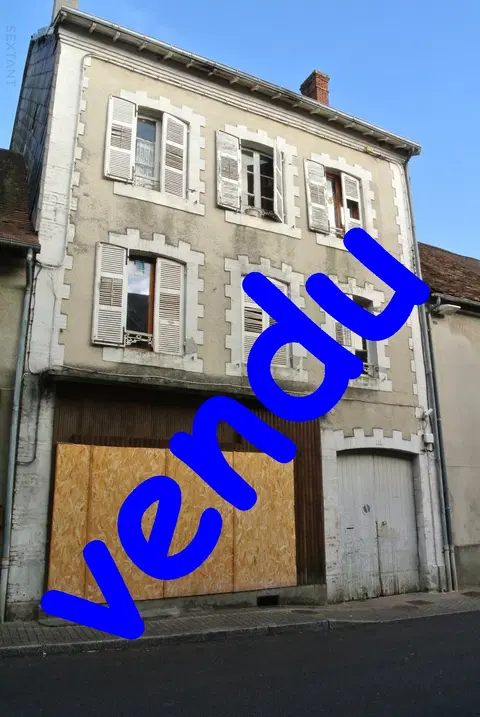 Photo of immeuble a renover · LUBERSAC