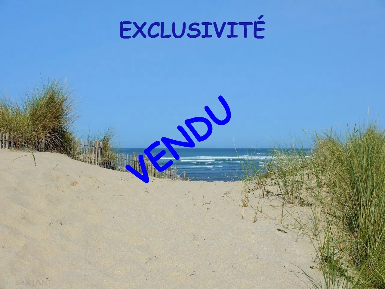 Unique location. Sea view and direct access to the beach