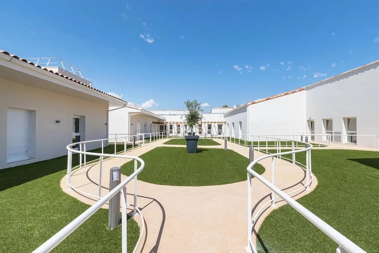 RENTAL INVESTMENT – Trets – Olympe EHPAD Residence – 5.51 profitability