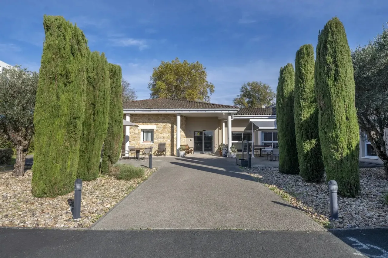 השקעת שכירות – Jonzac – בית אבות Residence du Bourg Nouveau – תשואה 8.04%