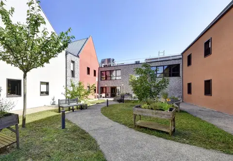 Foto de INVERSIÓN EN ALQUILER – Saint-Denis-de-l'Hotel – Residencia EHPAD du Port - Rentabilidad 7,8%